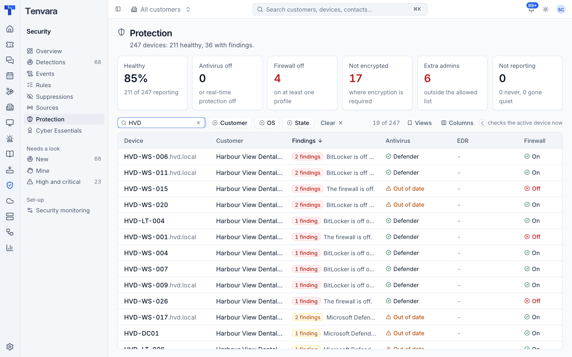 The protection list filtered to one customer, with findings, antivirus, firewall and encryption per device